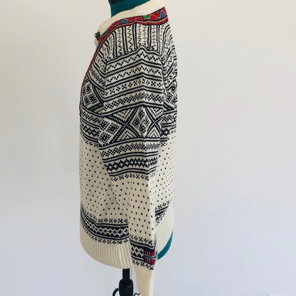 Arctic Circle Sweater - Picture 5 of 10